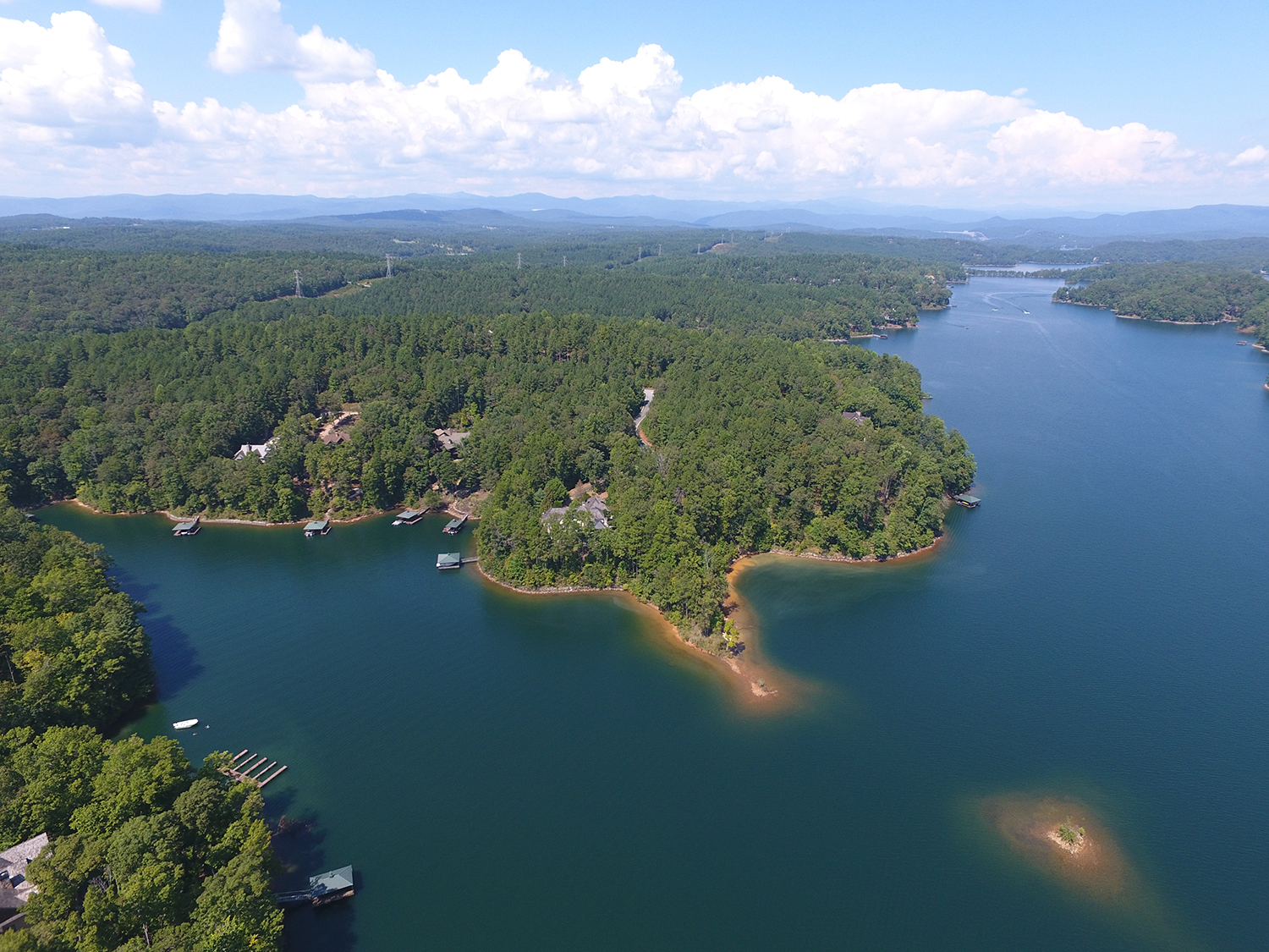 6 Reasons to Move to Lake Keowee Waterfront Land for Sale